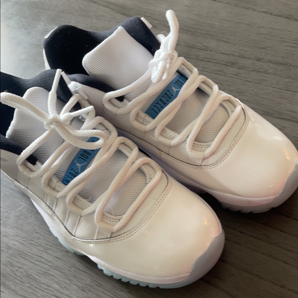 Retro 11 blues no box authentic